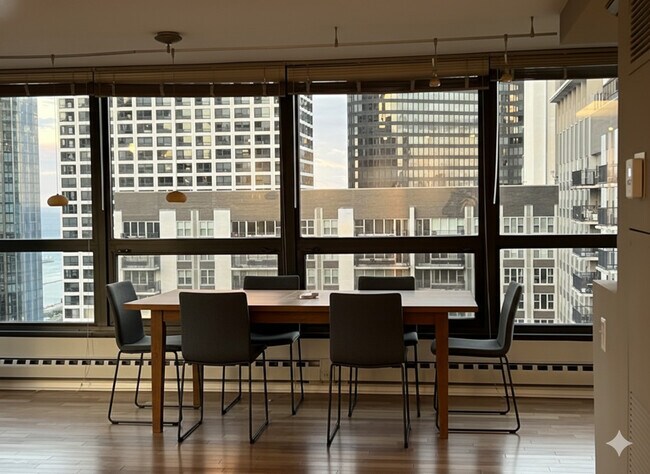 360 E Randolph St in Chicago, IL - Foto de edificio - Building Photo