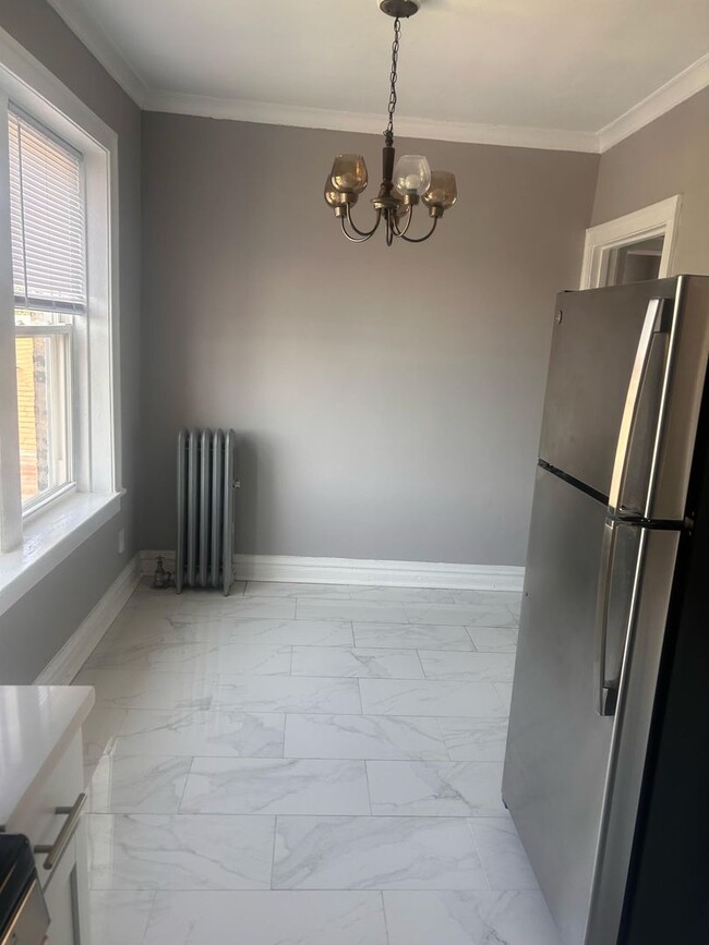 property at 4664 N Spaulding Ave