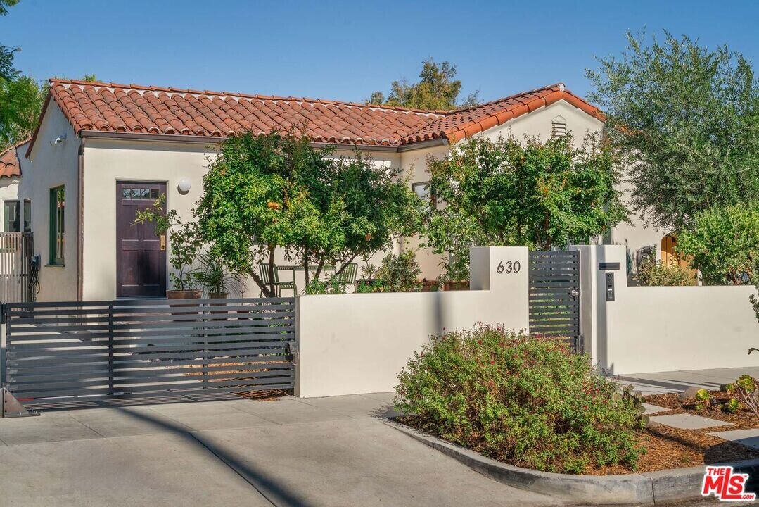 630 N Alta Vista Blvd in Los Angeles, CA - Building Photo