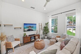 3206 Garden Villa Ln in Austin, TX - Foto de edificio - Building Photo