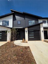 1104 Emilia Ave in Lowell, AR - Building Photo