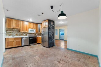 4101 NW 11th Ct in Miami, FL - Building Photo - Building Photo