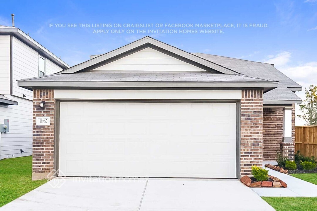 10706 Sunlit St in Cut And Shoot, TX - Building Photo