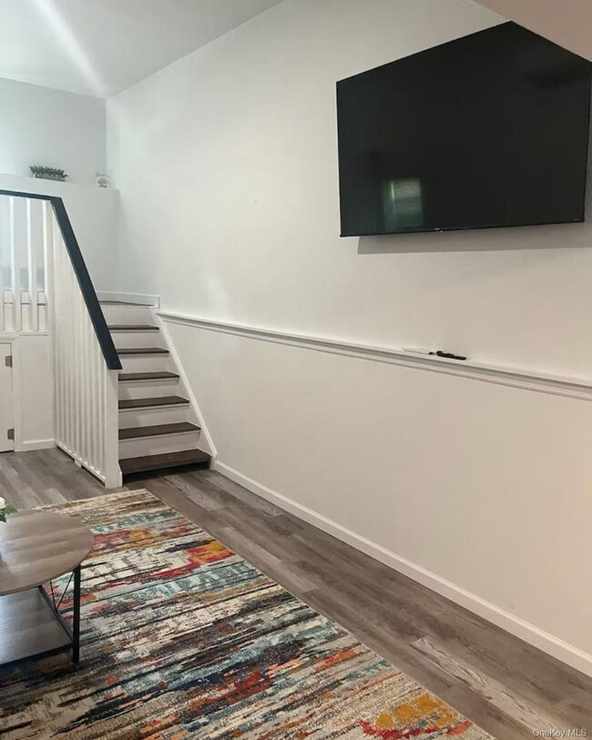 37 Rugby Dr W in Shirley, NY - Building Photo - Building Photo