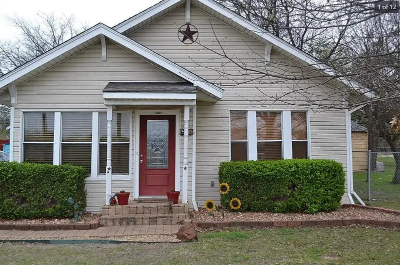 608 Farley St in Waxahachie, TX - Building Photo