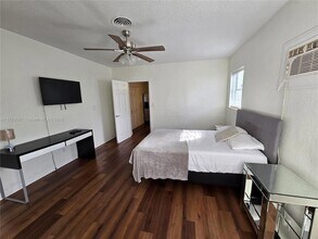 5712 Hollywood Blvd, Unit 2 in Hollywood, FL - Building Photo - Building Photo