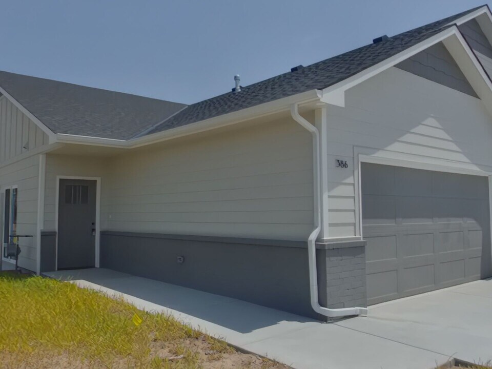 817 Trails Head Street in Goddard, KS - Building Photo