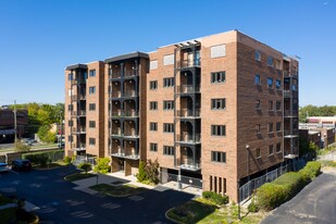 Building J in Des Plaines, IL - Building Photo