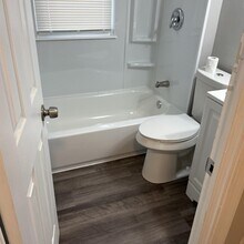 25731 Forestview Ave in Euclid, OH - Foto de edificio - Building Photo