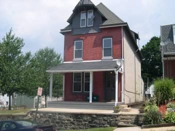 1327 Buttonwood St in Reading, PA - Building Photo