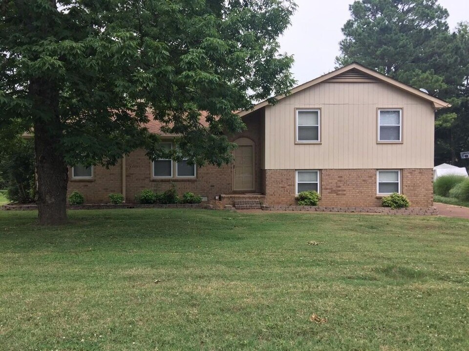 106 Cornelia Dr in Hendersonville, TN - Building Photo