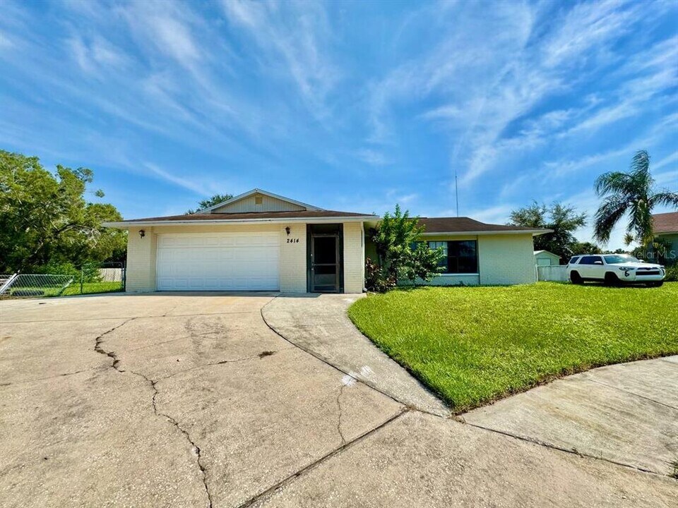2414 San Luis Rd in Holiday, FL - Building Photo