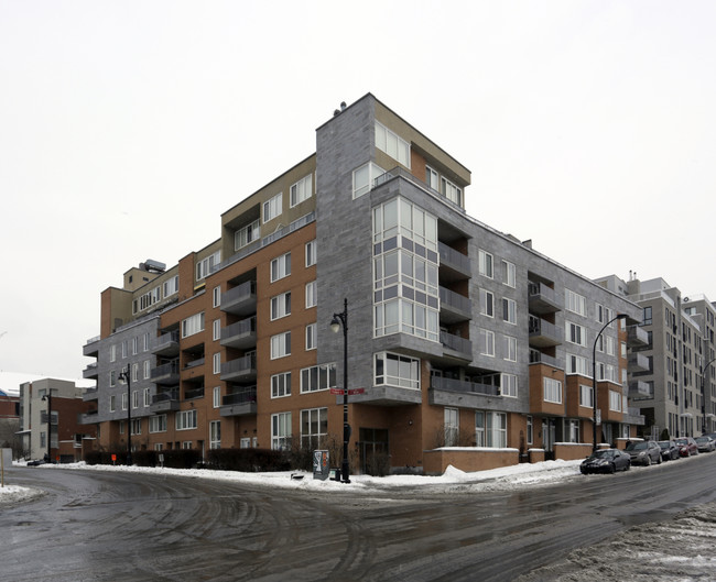 699-709 de la Commune E in Montréal, QC - Building Photo - Primary Photo