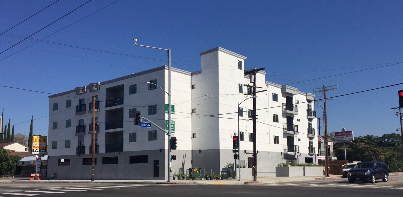 Louise Villas at Northridge in Northridge, CA - Foto de edificio