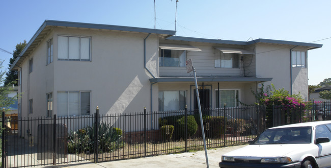 7230 Lockwood St in Oakland, CA - Building Photo - Building Photo