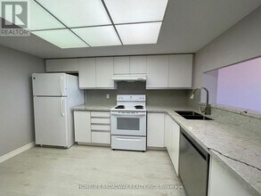 350 Alton Towers Cir in Toronto, ON - Building Photo - Building Photo