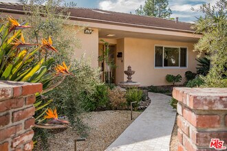 13104 Magnolia Blvd in Los Angeles, CA - Building Photo - Building Photo