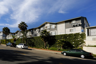 328 W 1st St in San Pedro, CA - Foto de edificio - Building Photo