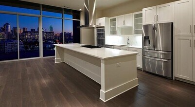 2728 Cedar Springs Rd in Dallas, TX - Building Photo - Building Photo