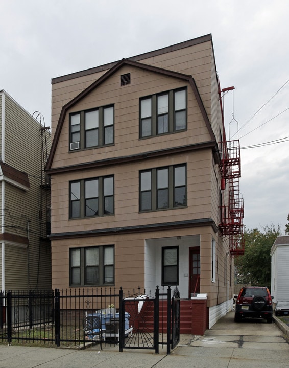 313 Old Bergen Rd in Jersey City, NJ - Building Photo