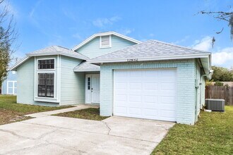 12832 Dunhill Dr in Tampa, FL - Building Photo - Building Photo