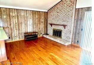 13770 White Cap Dr in Sterling Heights, MI - Building Photo - Building Photo