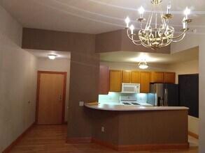 360 W Washington Ave, Unit 104 in Madison, WI - Building Photo - Building Photo