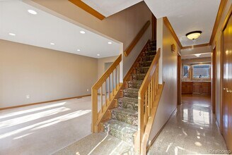 37701 Fleetwood Dr in Farmington Hills, MI - Foto de edificio - Building Photo