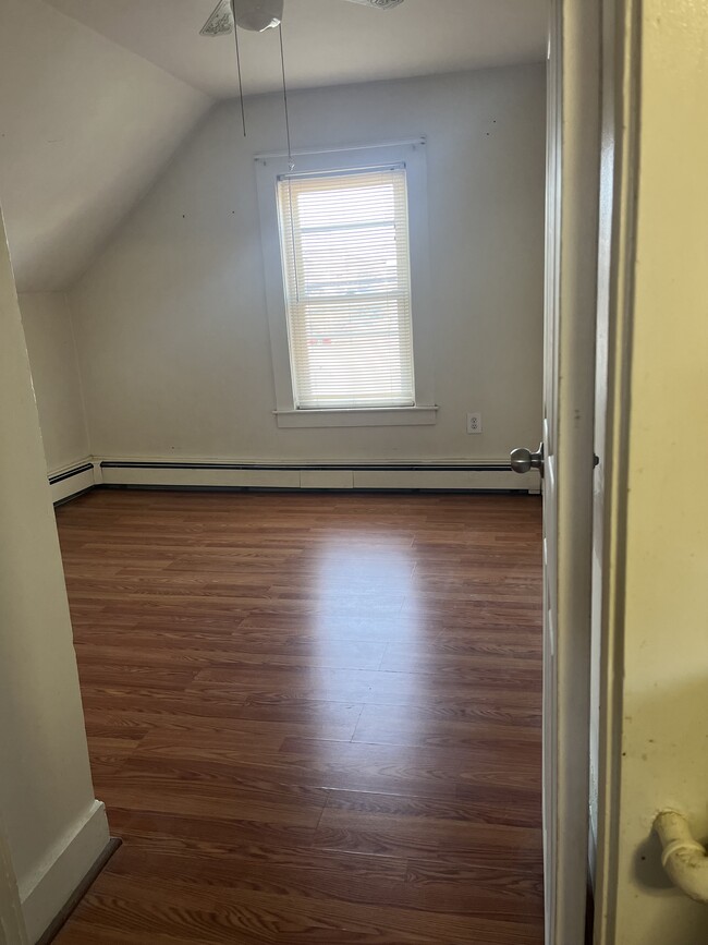 333 Cass Ave, Unit 2 in Woonsocket, RI - Foto de edificio - Building Photo