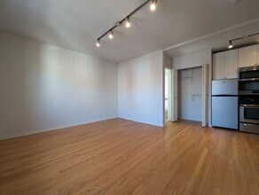 2832 W Palmer St, Unit 308 in Chicago, IL - Building Photo - Building Photo