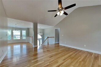 990 Golden Meadows Ln in Loganville, GA - Building Photo - Building Photo