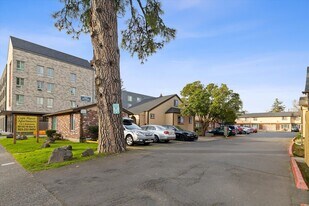 Cape Manor in Portland, OR - Building Photo