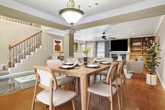 Spacious Arlington home near River Legacy Park in Arlington, TX - Foto de edificio - Building Photo