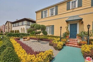 703 Lorraine Blvd in Los Angeles, CA - Building Photo