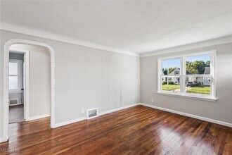 12821 Oak Park Blvd in Garfield Heights, OH - Building Photo - Building Photo
