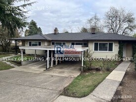 10255 SW Walnut St in Portland, OR - Building Photo
