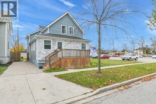 974 Maisonville Ave in Windsor, ON - Building Photo