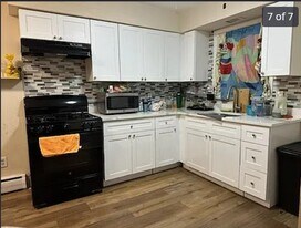 60 Georges Rd, Unit Left in New Brunswick, NJ - Building Photo