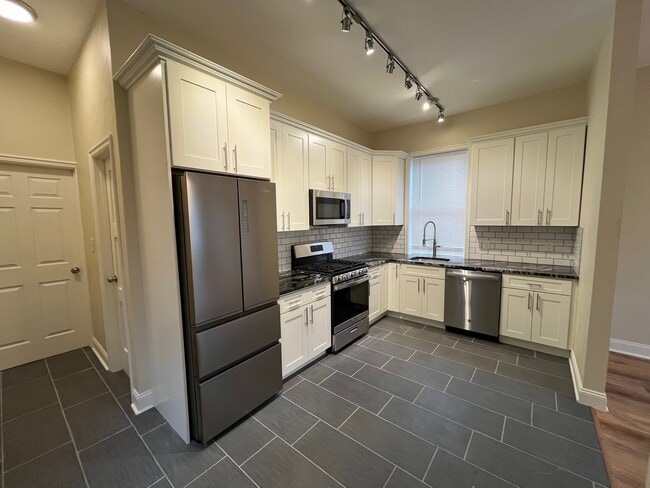 4739 Essex Way in Pittsburgh, PA - Building Photo - Building Photo