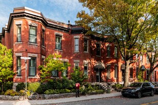 41 Burton Av in Westmount, QC - Building Photo
