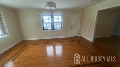 966 Bergen Ave in North Brunswick, NJ - Building Photo - Building Photo