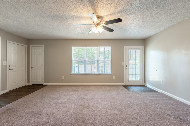 Ashton Pointe Apartments in Monroe, GA - Foto de edificio - Interior Photo