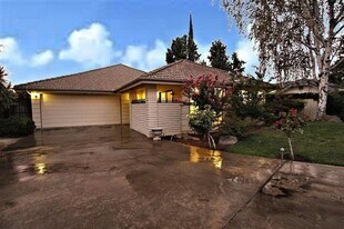 1694 W Bullard Ave in Fresno, CA - Building Photo