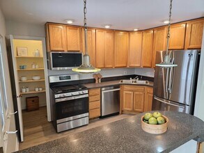 1550 Sandpebble Dr in Wheeling, IL - Foto de edificio - Building Photo