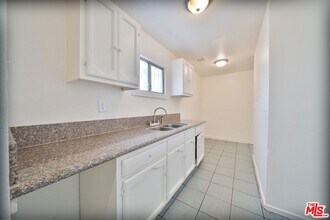426 E Century Blvd in Los Angeles, CA - Building Photo - Building Photo