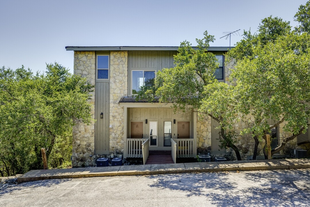801D Grassy Knoll in Horseshoe Bay, TX - Building Photo