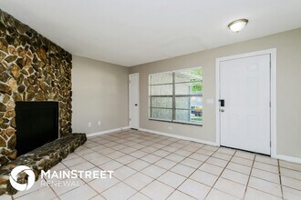 1130 Foxwood Dr in Lutz, FL - Building Photo - Building Photo