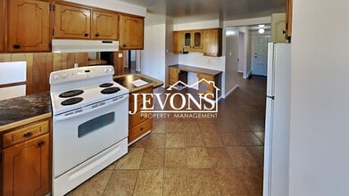 210 S 40th Ave in Yakima, WA - Building Photo - Building Photo