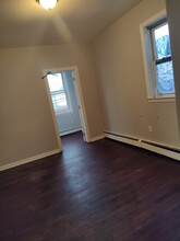 468 4th Ave, Unit Third Floor in Elizabeth, NJ - Foto de edificio - Building Photo