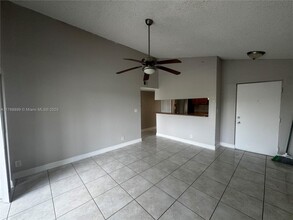 5686 Rock Island Rd in Tamarac, FL - Building Photo - Building Photo